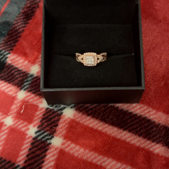 Engagement ring - Picture 2 of 6